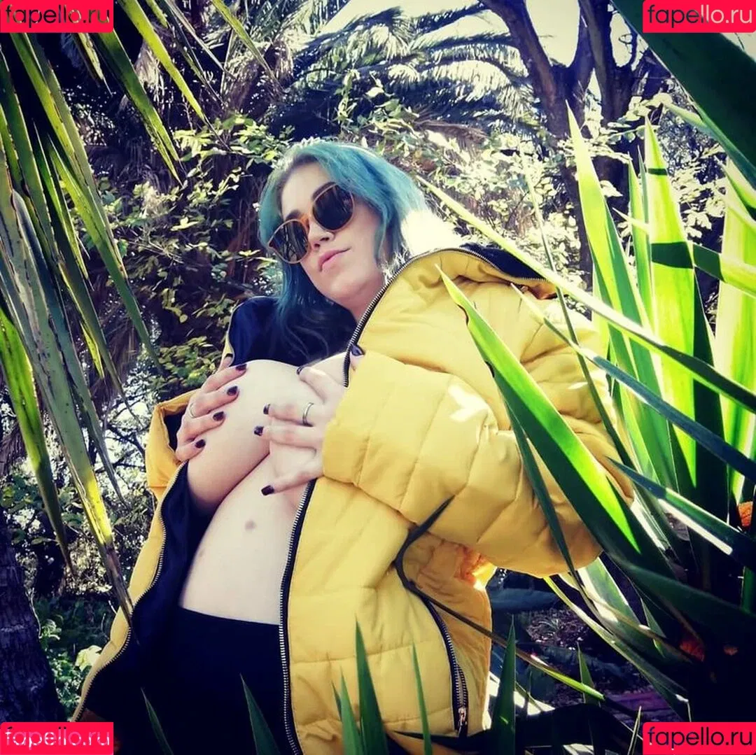 Queen Ananas Onlyfans Photo Gallery 