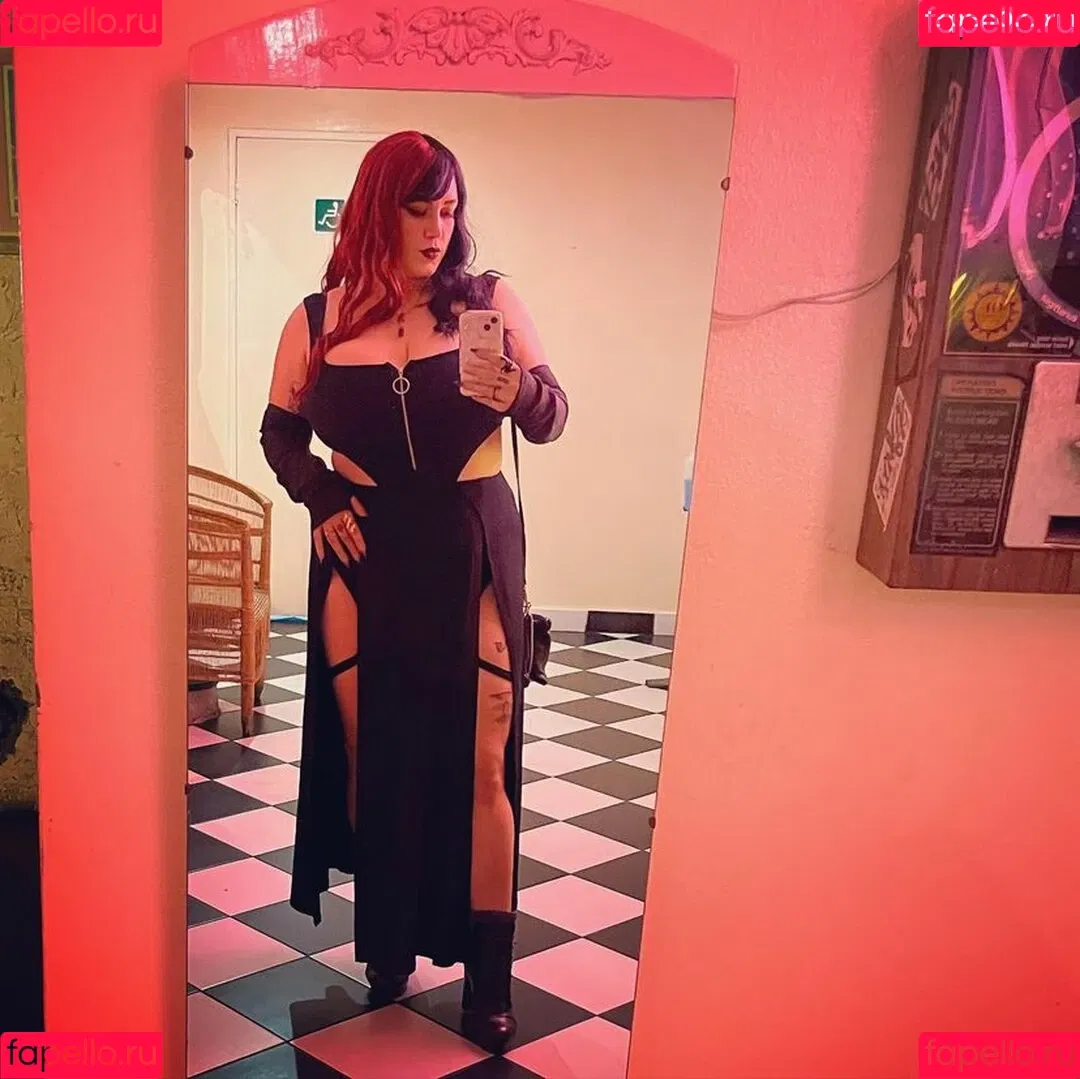 Queen Ananas Onlyfans Photo Gallery 