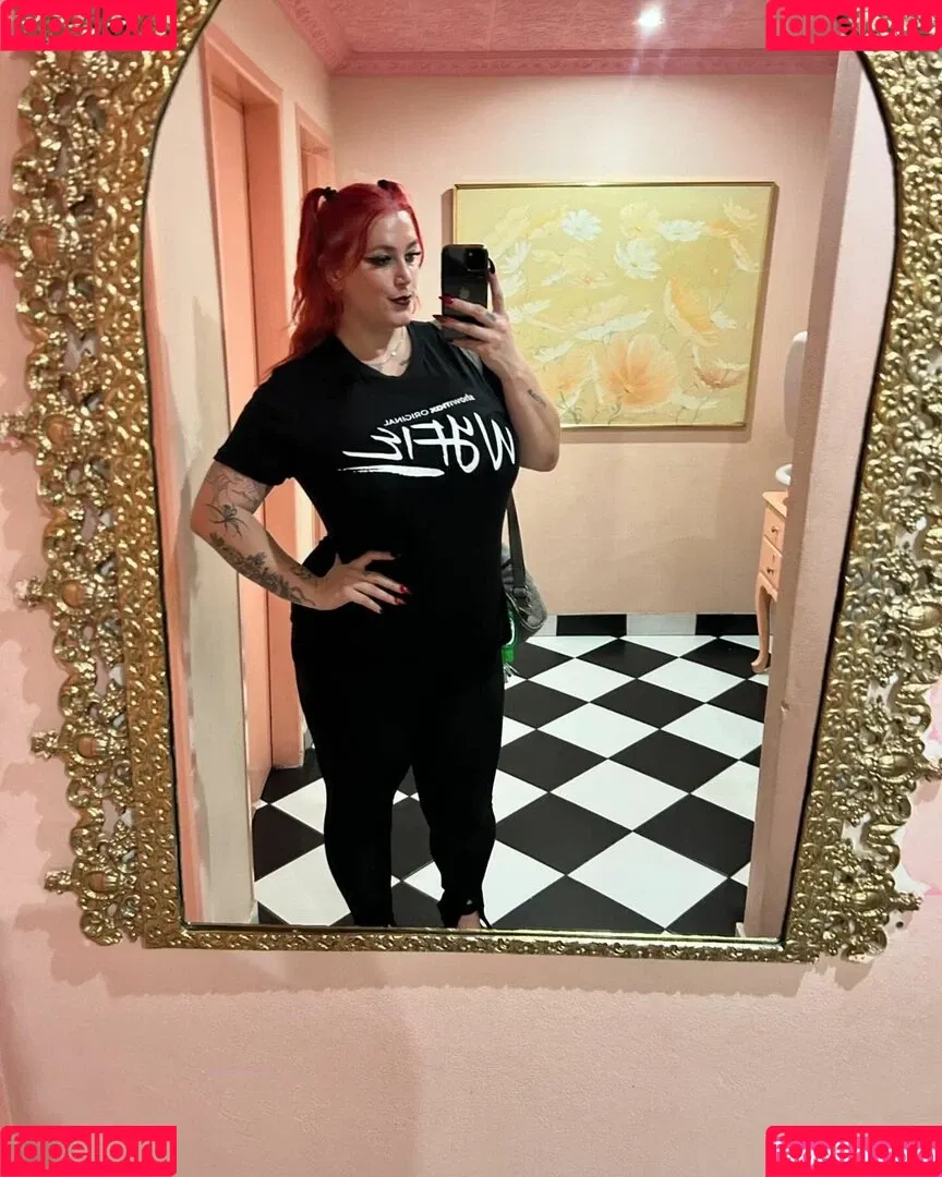 Queen Ananas Onlyfans Photo Gallery 