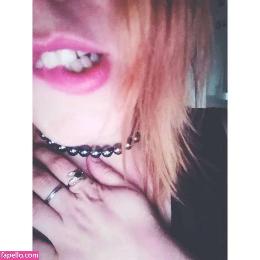 Queen Ananas Onlyfans Photo Gallery 