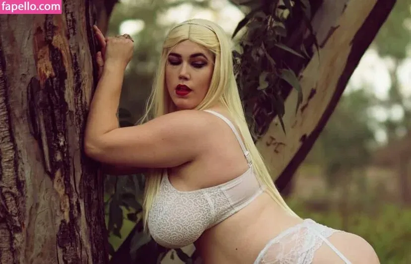 Queen Ananas Onlyfans Photo Gallery 