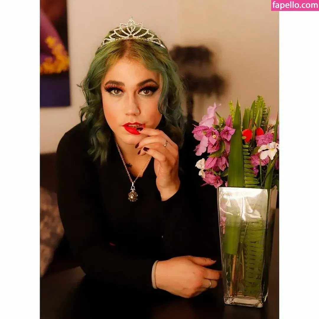 Queen Ananas Onlyfans Photo Gallery 