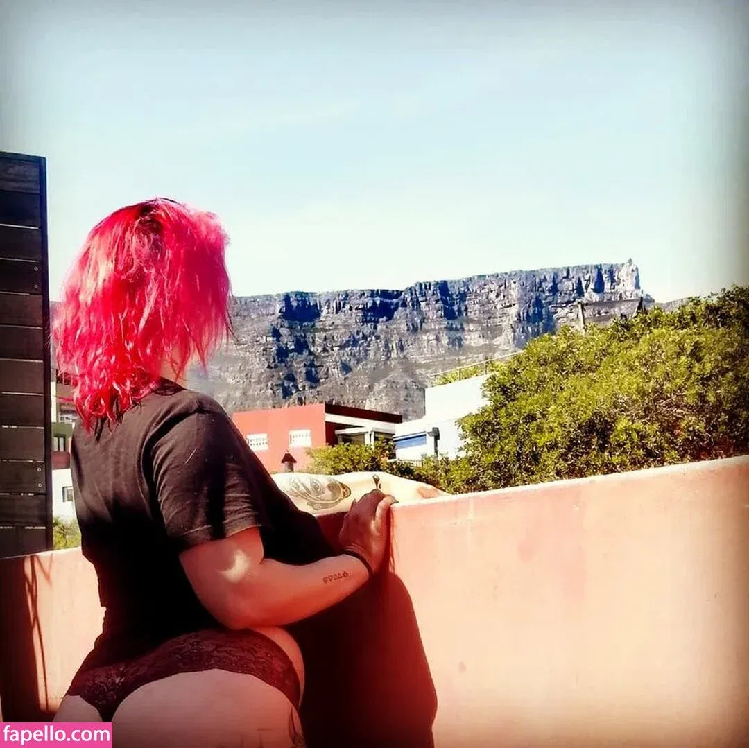 Queen Ananas Onlyfans Photo Gallery 