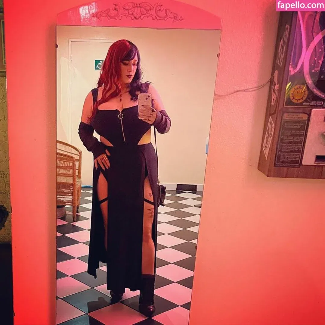 Queen Ananas Onlyfans Photo Gallery 