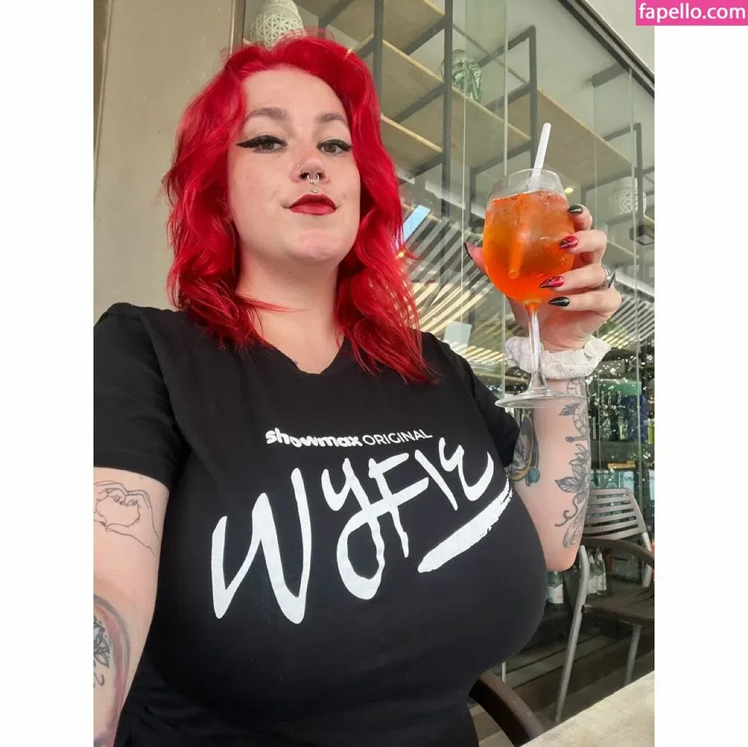 Queen Ananas Onlyfans Photo Gallery 