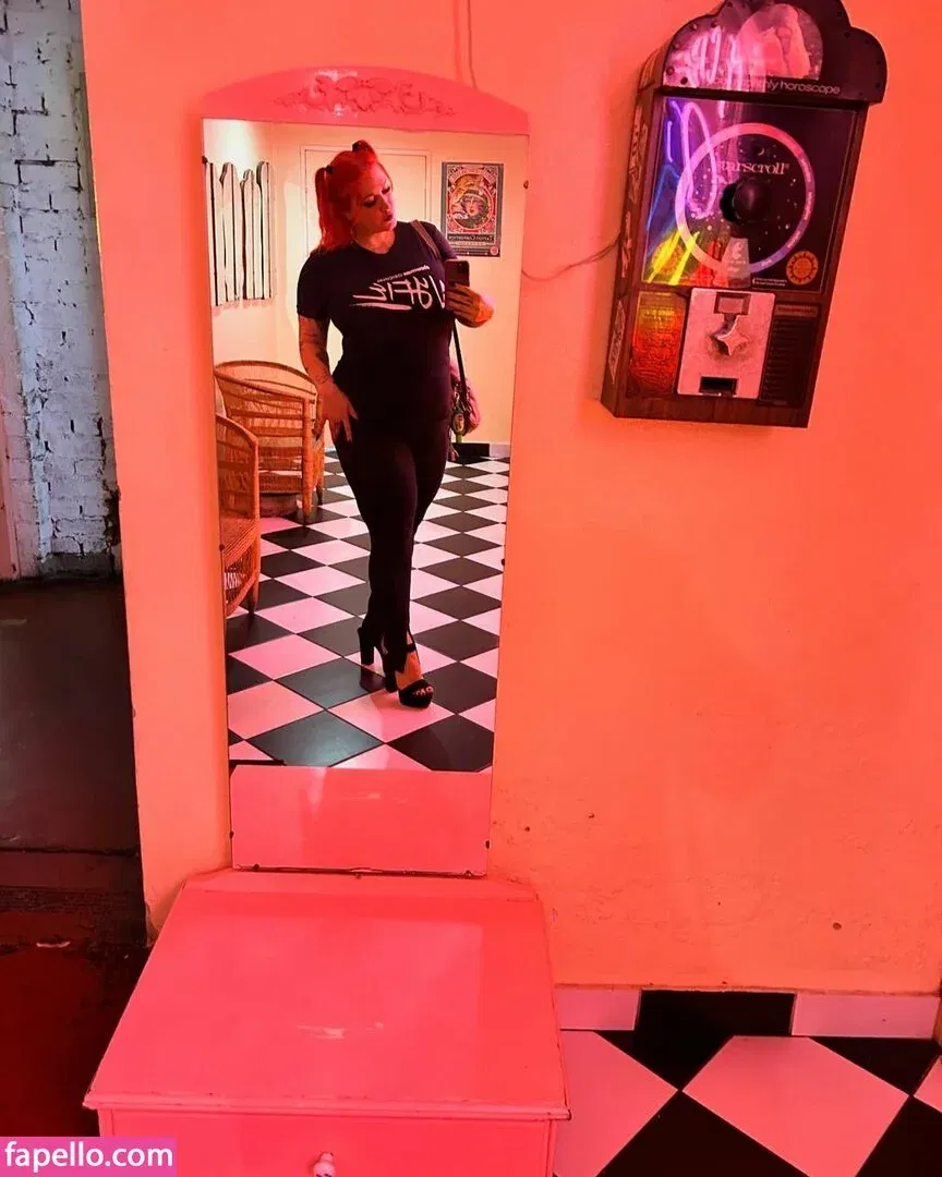 Queen Ananas Onlyfans Photo Gallery 