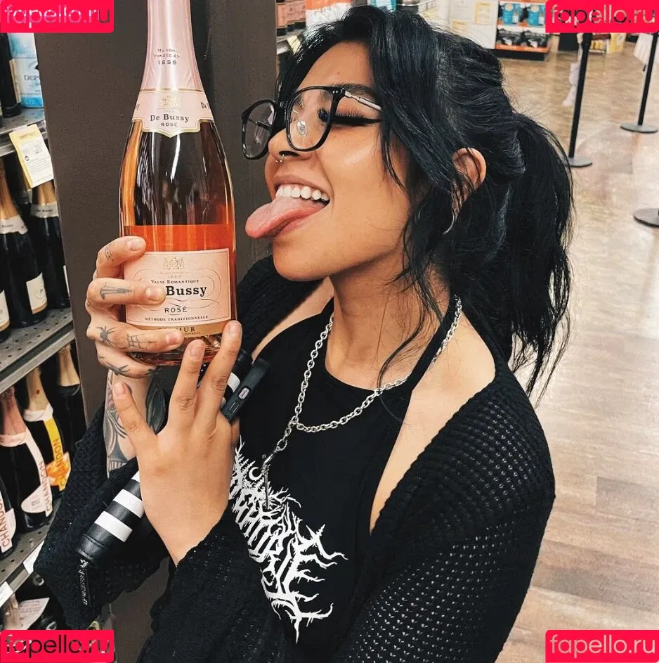 Aileen Senpai Onlyfans Photo Gallery 