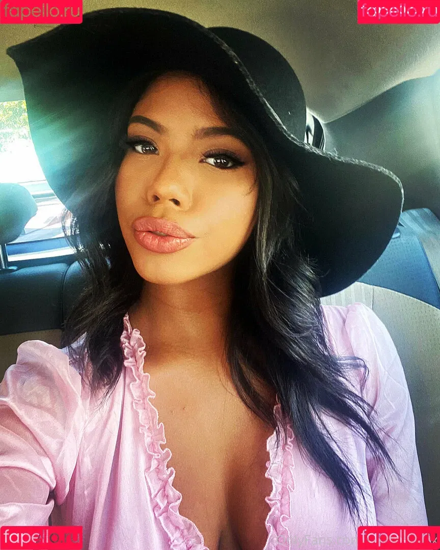 Nia Nacci Onlyfans Photo Gallery 