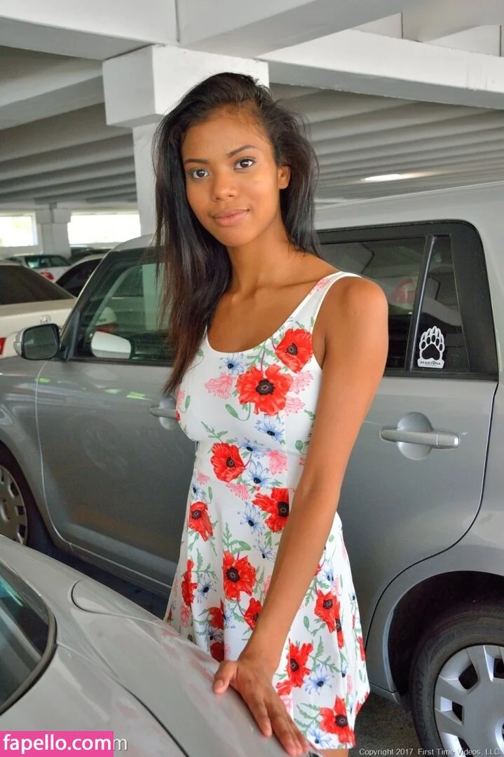 Nia Nacci Onlyfans Photo Gallery 