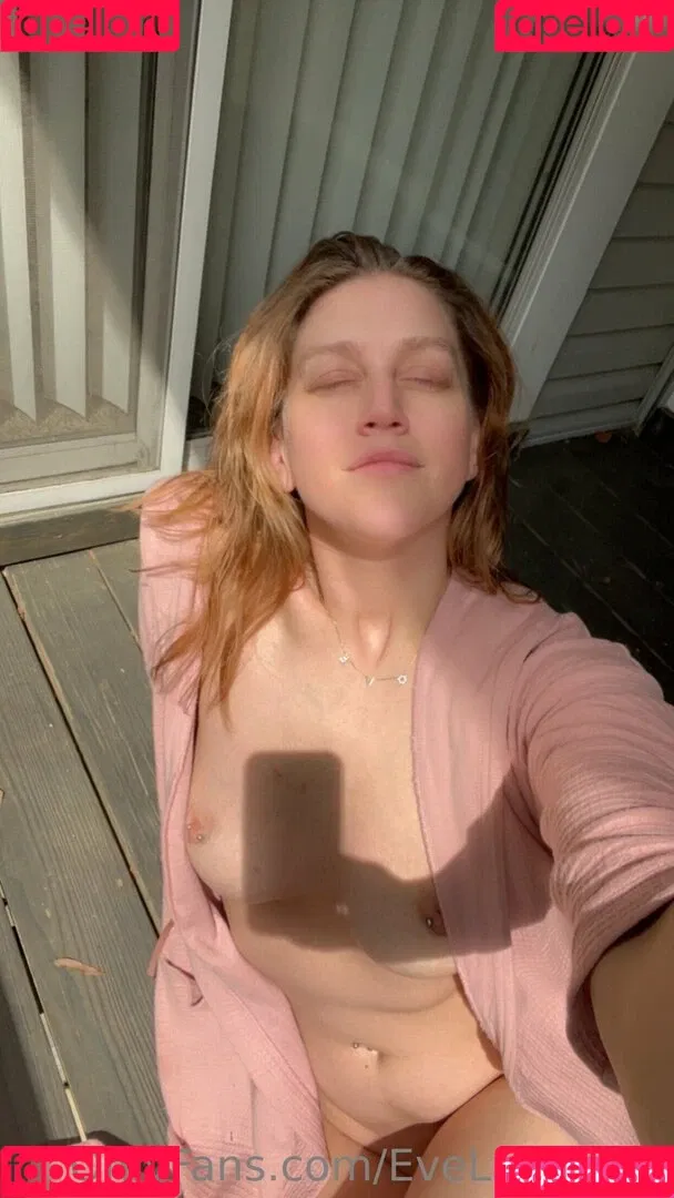 Eve Lawrence Onlyfans Photo Gallery 