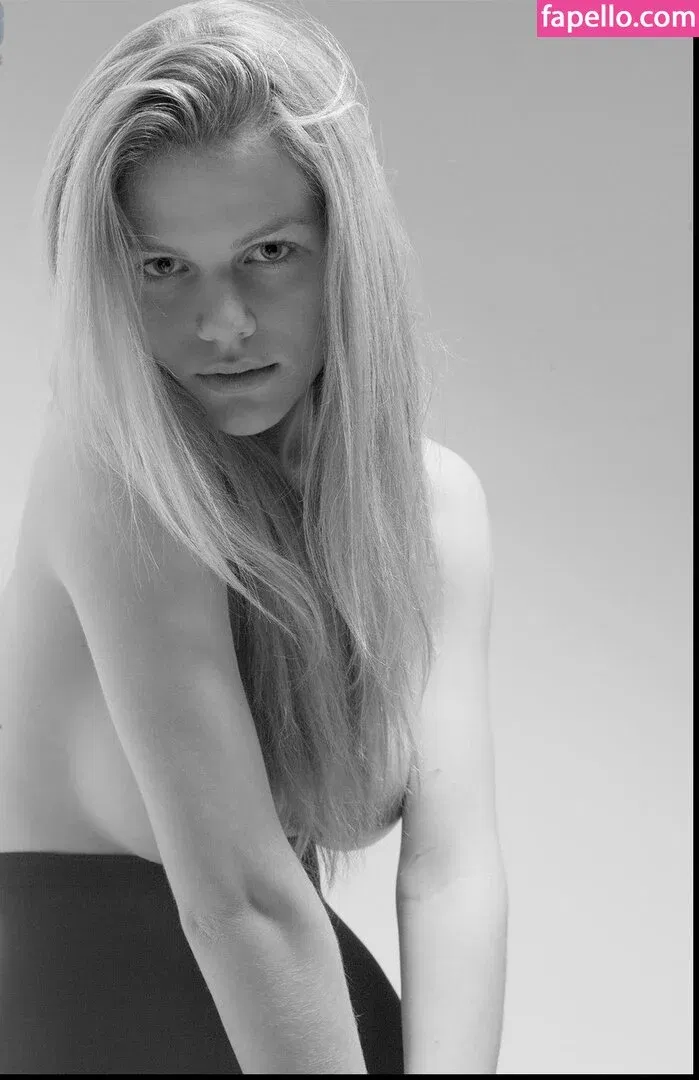 Brooklyn Decker Onlyfans Photo Gallery 