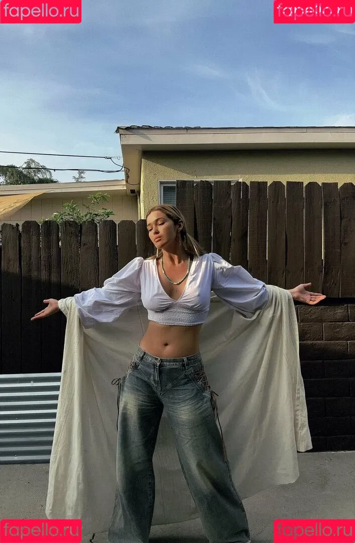Elley Duhé Onlyfans Photo Gallery 
