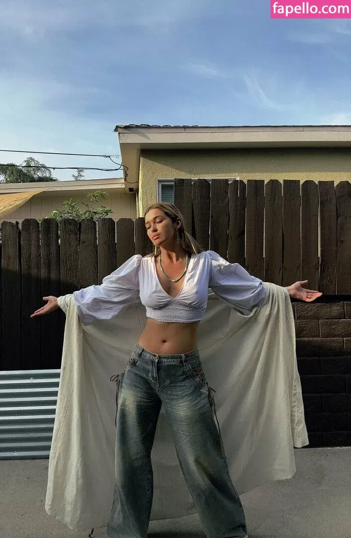 Elley Duhé Onlyfans Photo Gallery 