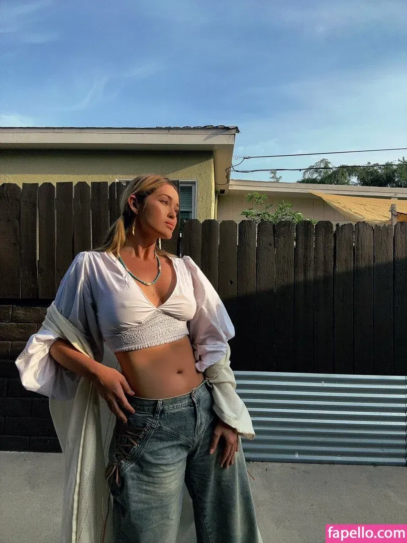 Elley Duhé Onlyfans Photo Gallery 