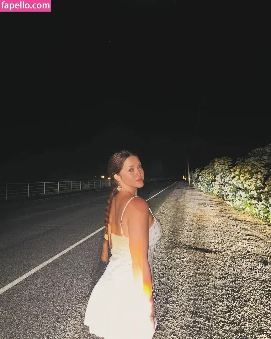 Elley Duhé Onlyfans Photo Gallery 