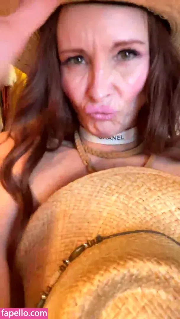 Phoebe Price Onlyfans Photo Gallery 