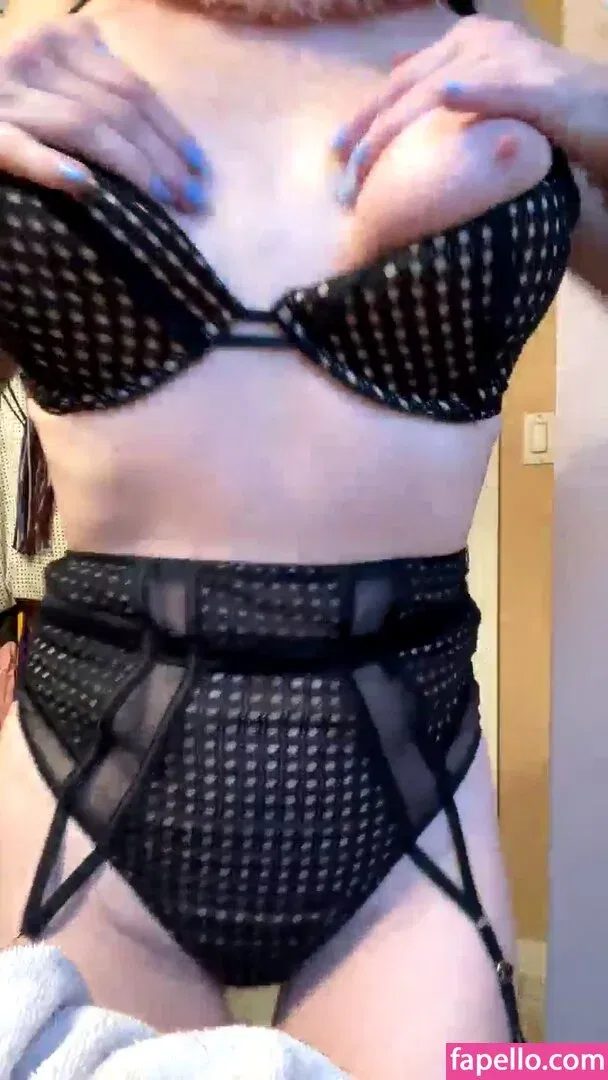 Phoebe Price Onlyfans Photo Gallery 