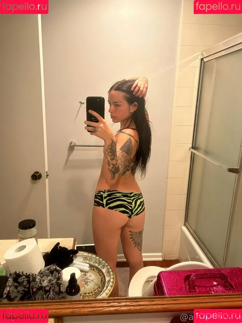 lolaslands Onlyfans Photo Gallery 