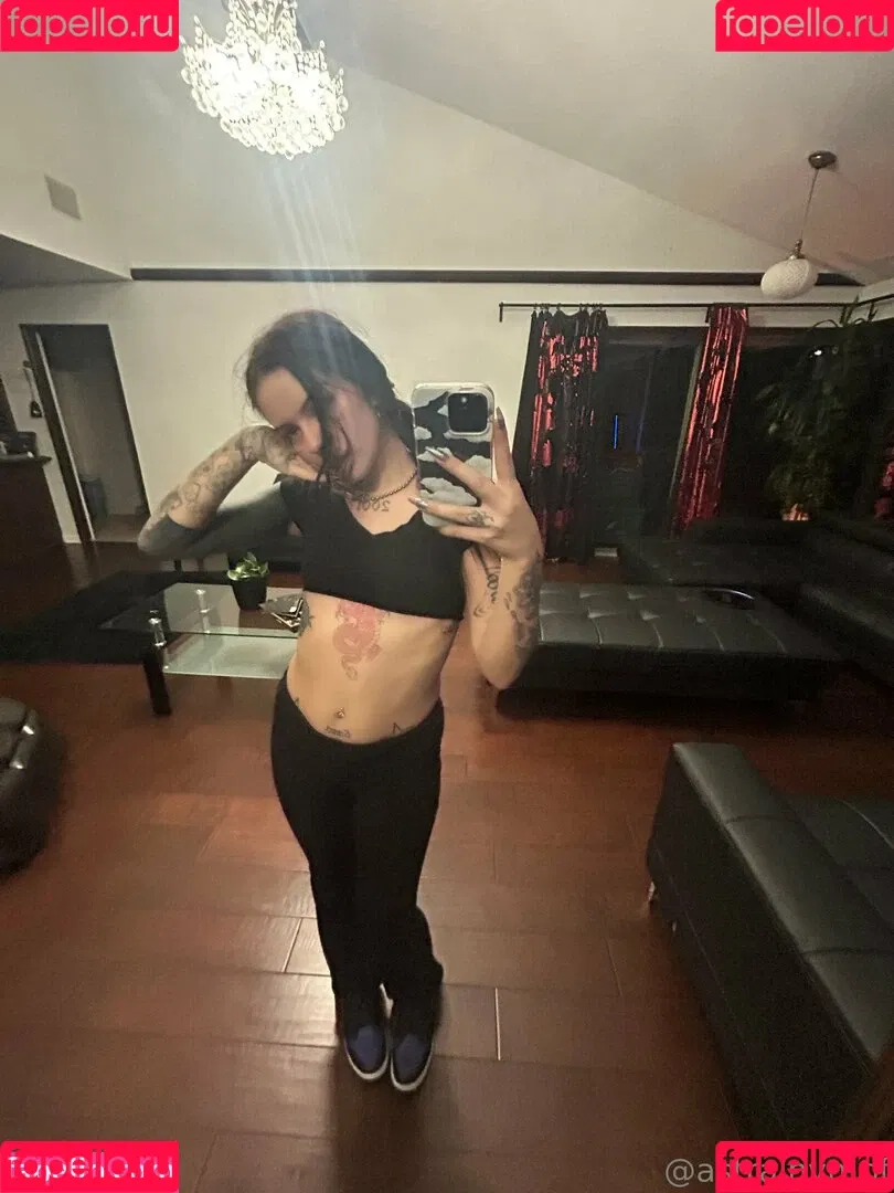 lolaslands Onlyfans Photo Gallery 