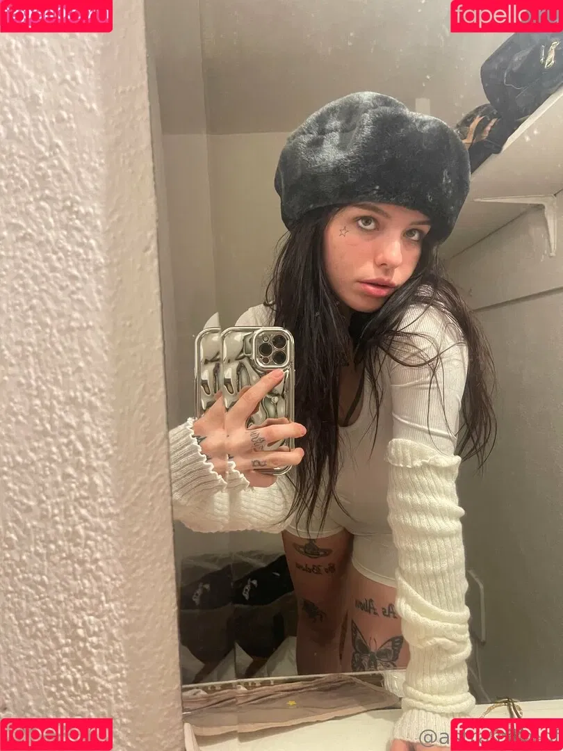 lolaslands Onlyfans Photo Gallery 