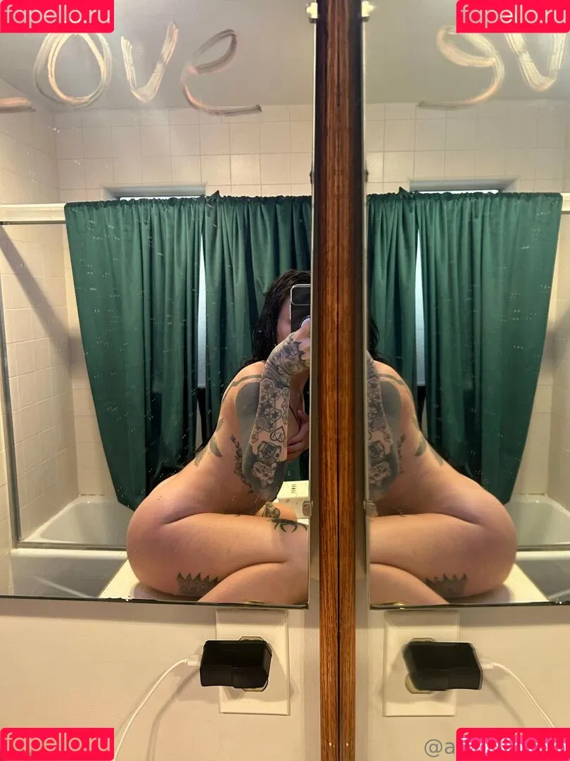 lolaslands Onlyfans Photo Gallery 