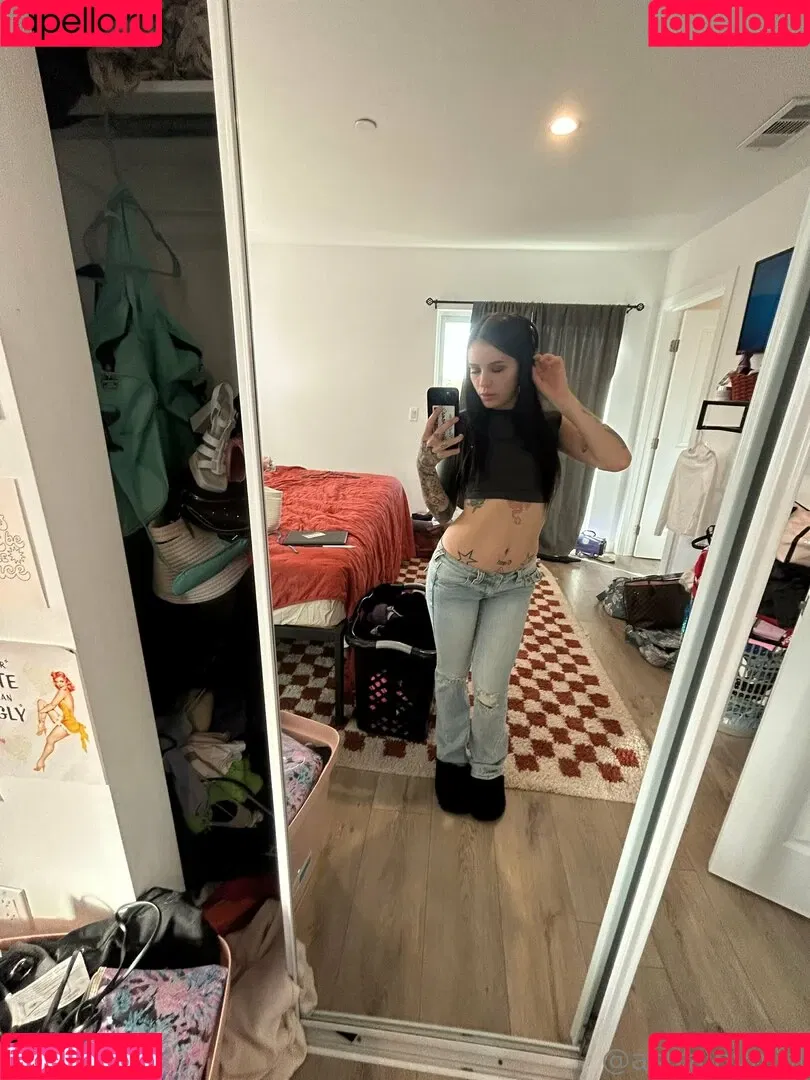 lolaslands Onlyfans Photo Gallery 