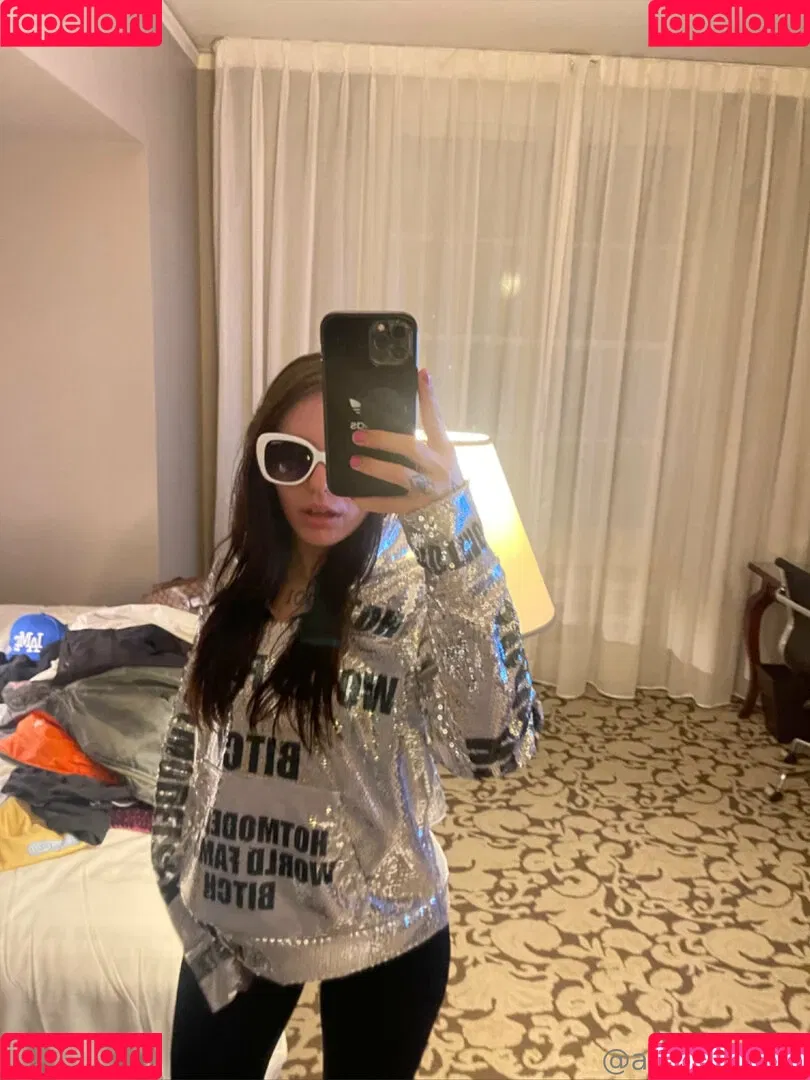 lolaslands Onlyfans Photo Gallery 