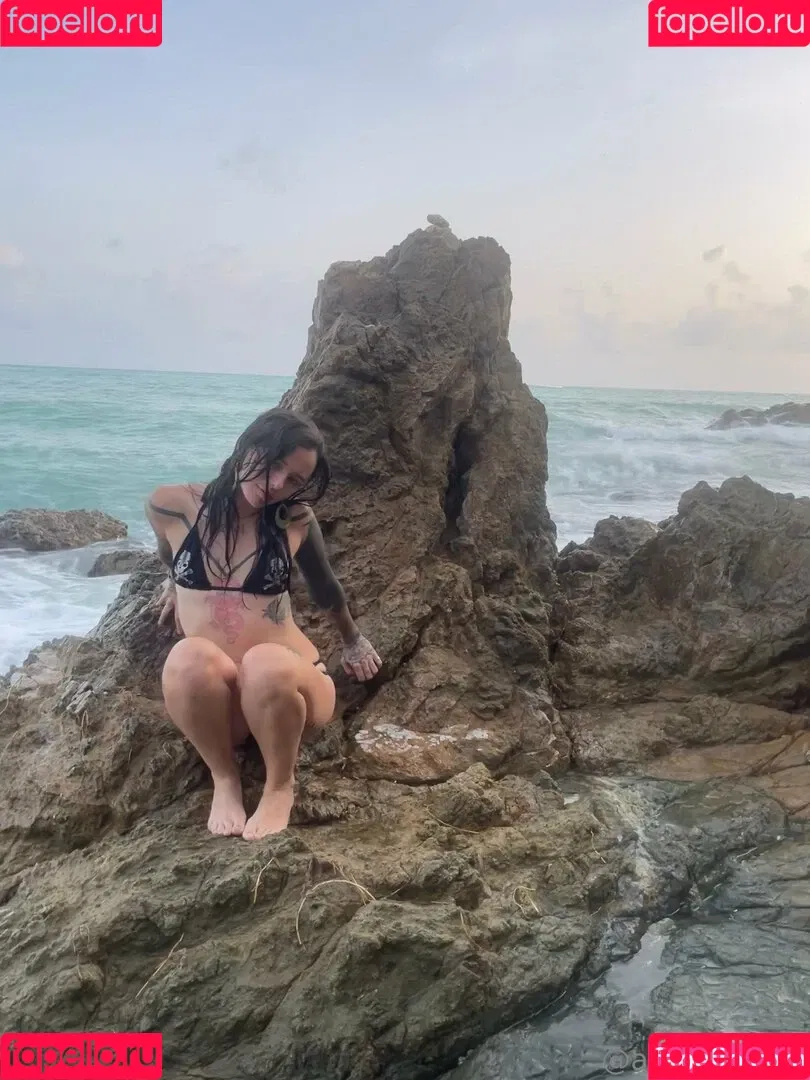 lolaslands Onlyfans Photo Gallery 