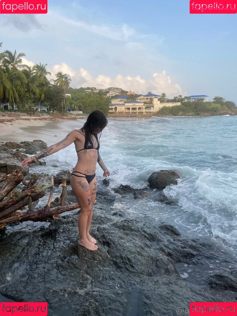 lolaslands Onlyfans Photo Gallery 