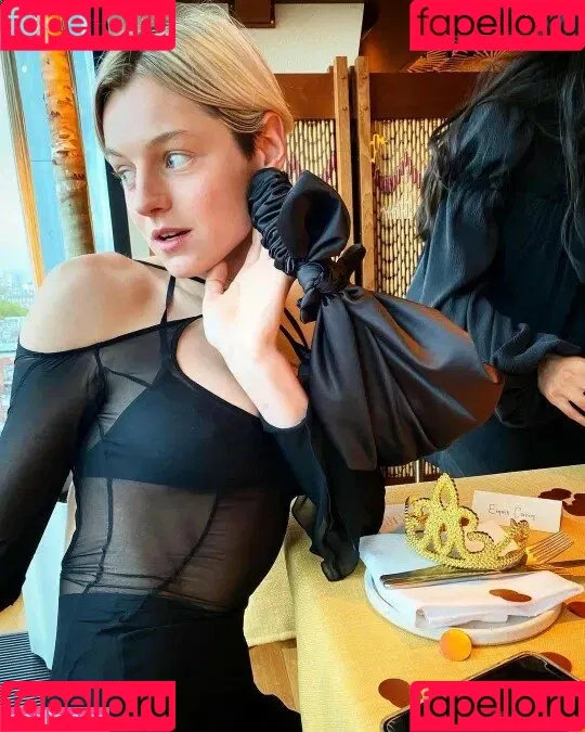 Emma Corrin Onlyfans Photo Gallery 