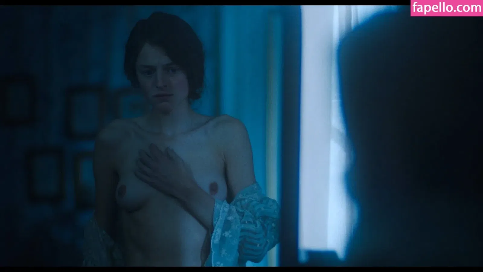 Emma Corrin Onlyfans Photo Gallery 