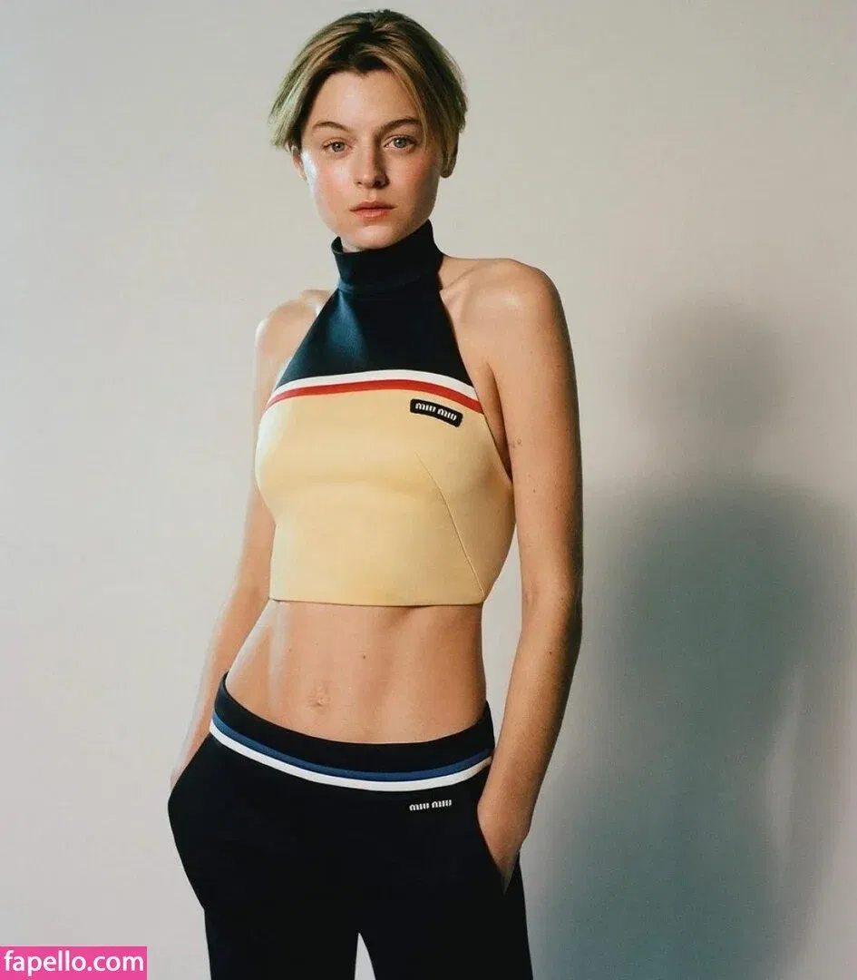 Emma Corrin Onlyfans Photo Gallery 