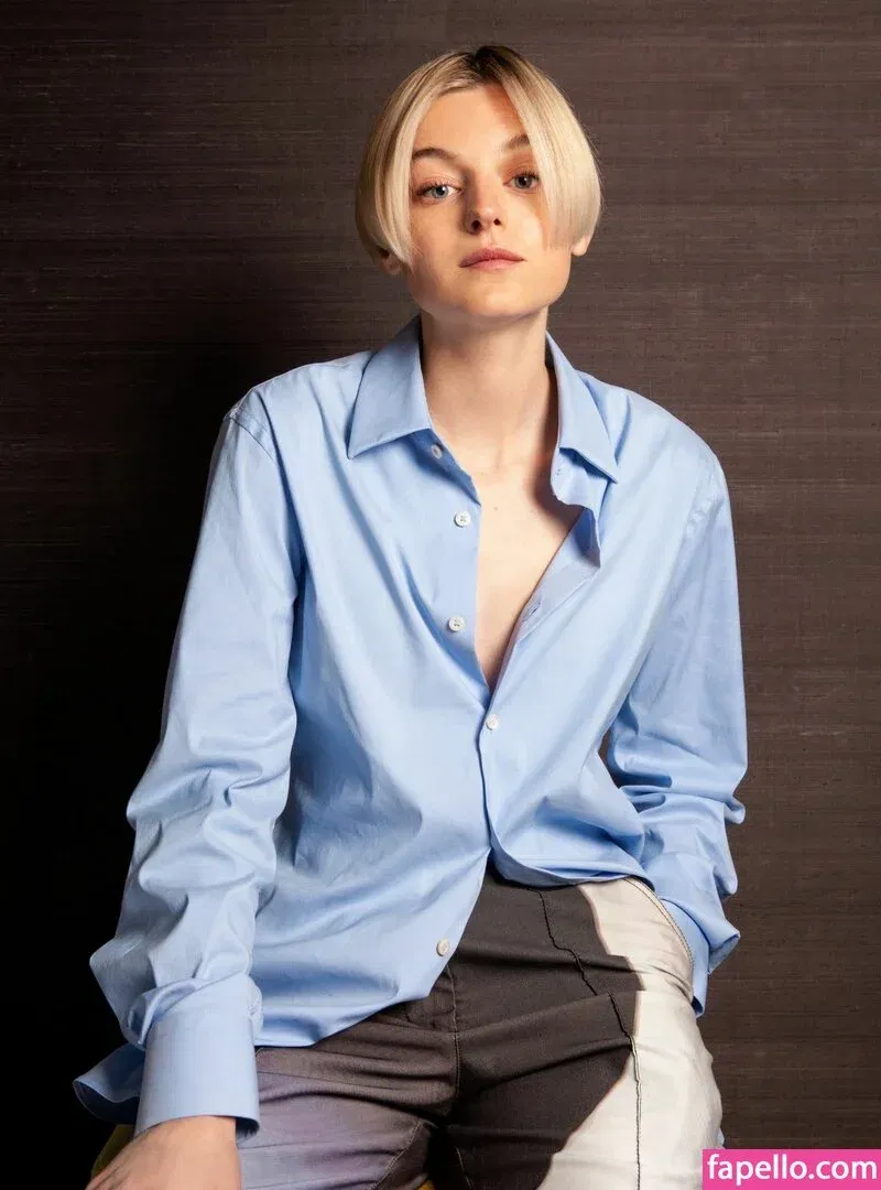 Emma Corrin Onlyfans Photo Gallery 