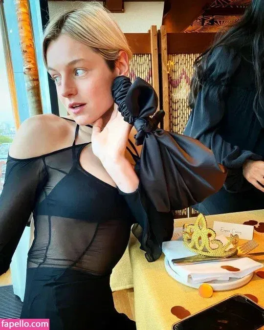 Emma Corrin Onlyfans Photo Gallery 