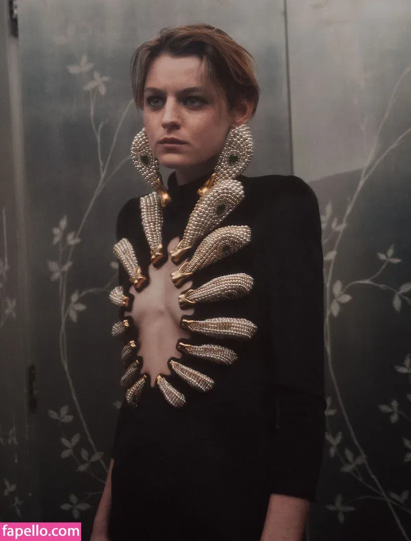 Emma Corrin Onlyfans Photo Gallery 