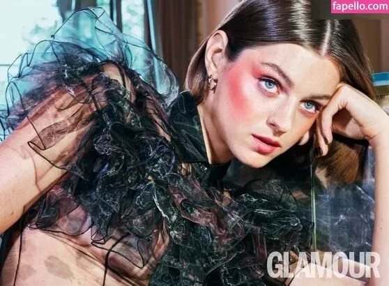 Emma Corrin Onlyfans Photo Gallery 