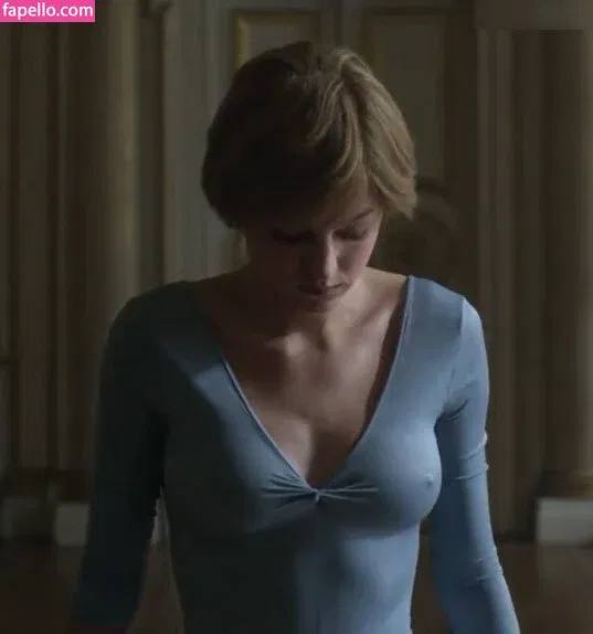 Emma Corrin Onlyfans Photo Gallery 