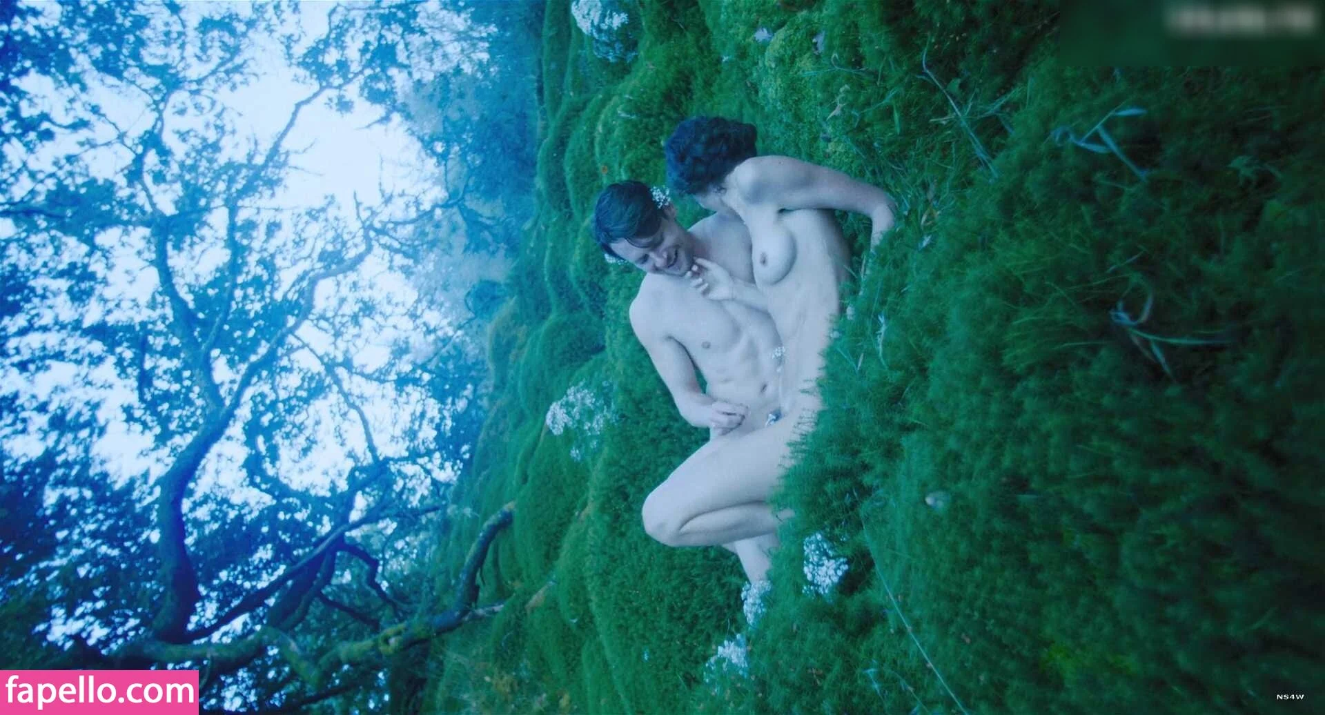 Emma Corrin Onlyfans Photo Gallery 