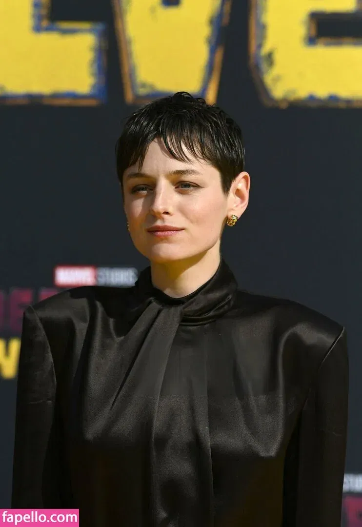 Emma Corrin Onlyfans Photo Gallery 