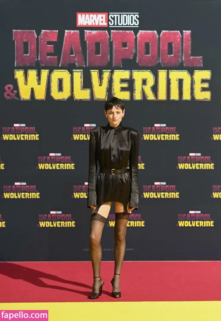 Emma Corrin Onlyfans Photo Gallery 