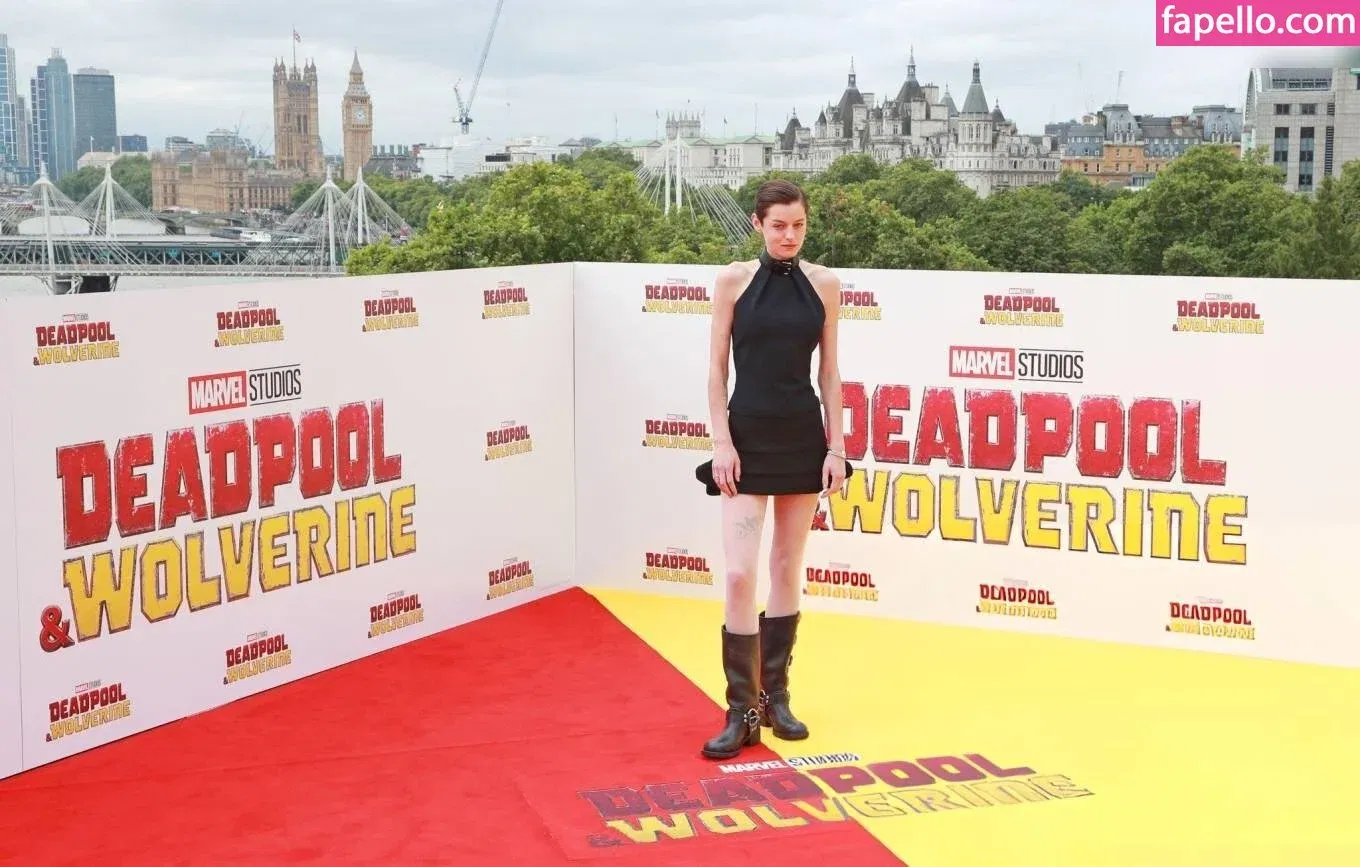 Emma Corrin Onlyfans Photo Gallery 