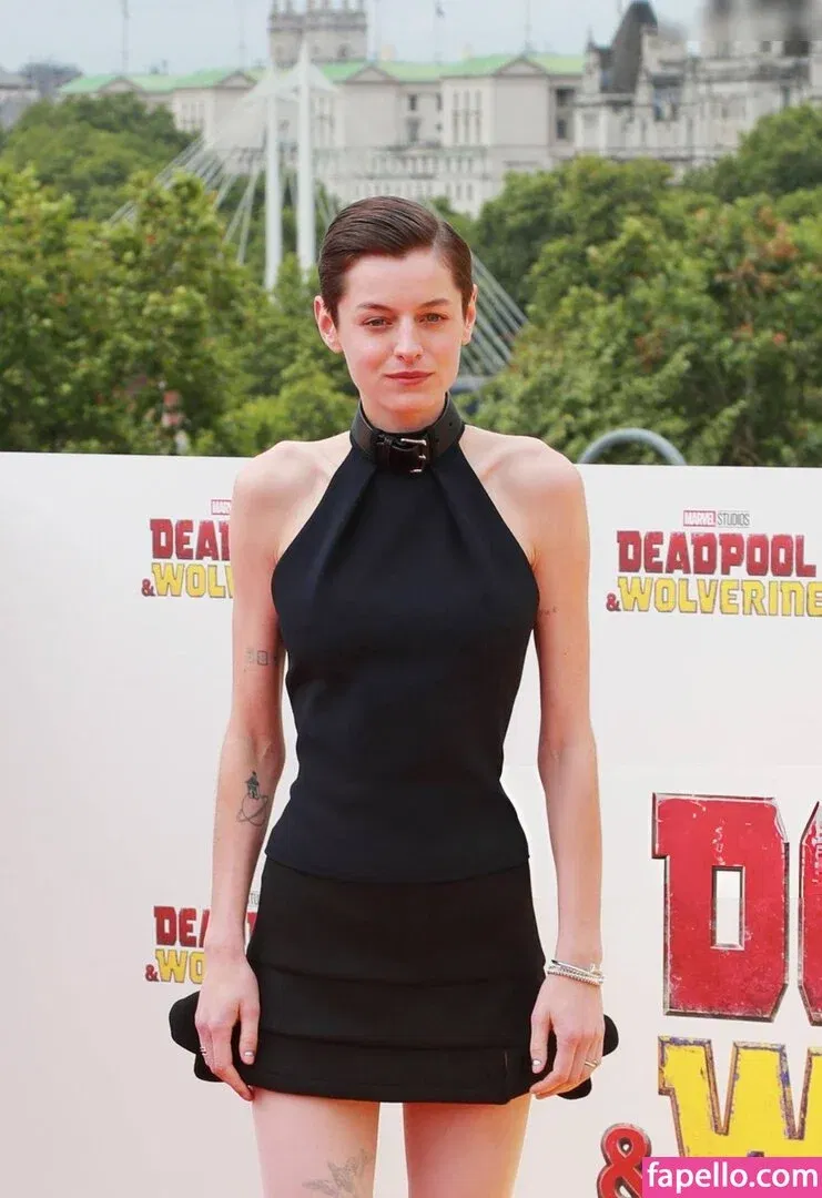 Emma Corrin Onlyfans Photo Gallery 