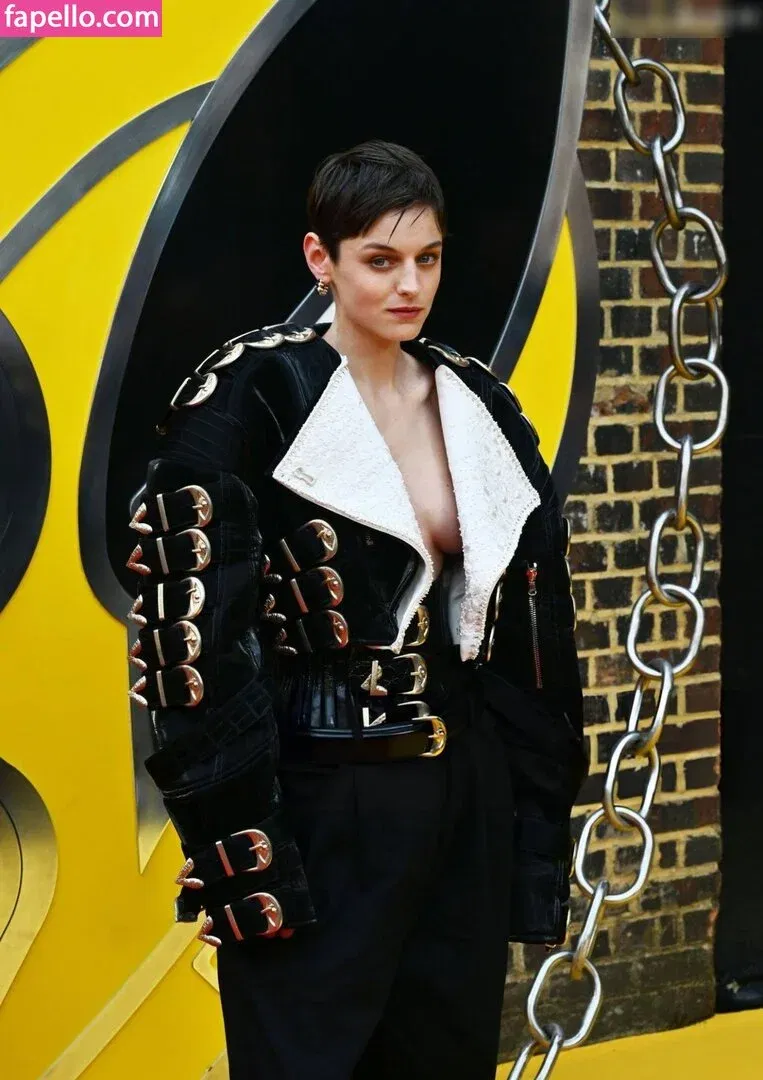 Emma Corrin Onlyfans Photo Gallery 