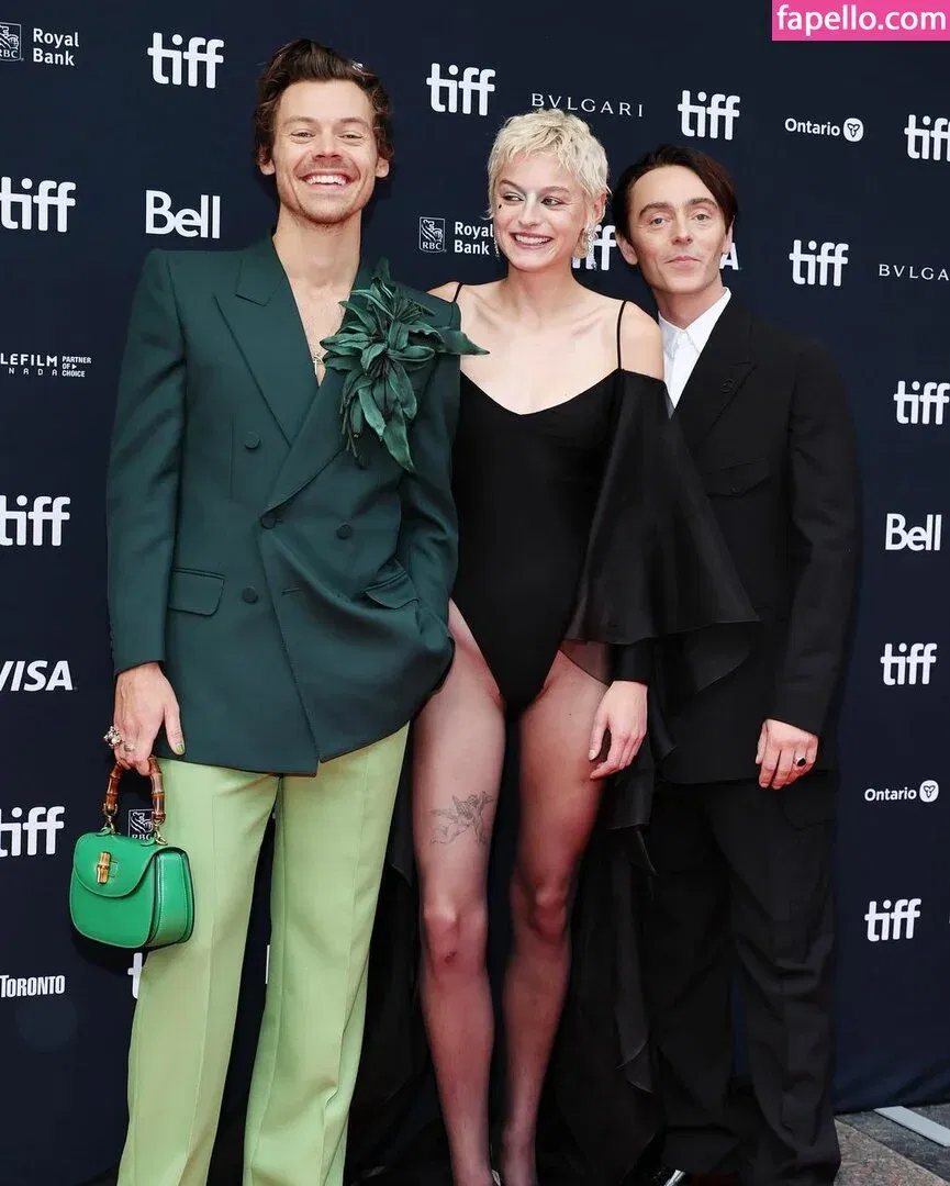 Emma Corrin Onlyfans Photo Gallery 