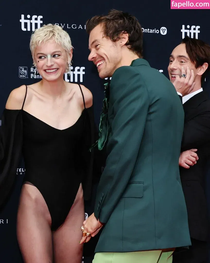 Emma Corrin Onlyfans Photo Gallery 