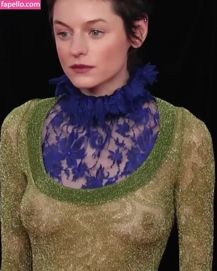 Emma Corrin Onlyfans Photo Gallery 