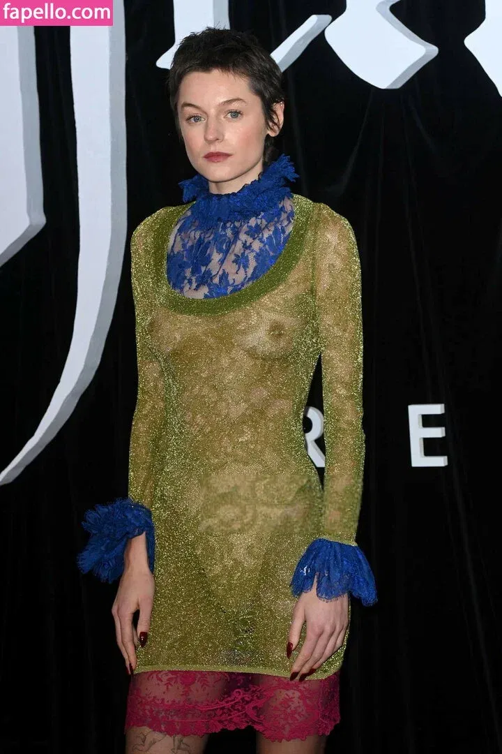 Emma Corrin Onlyfans Photo Gallery 