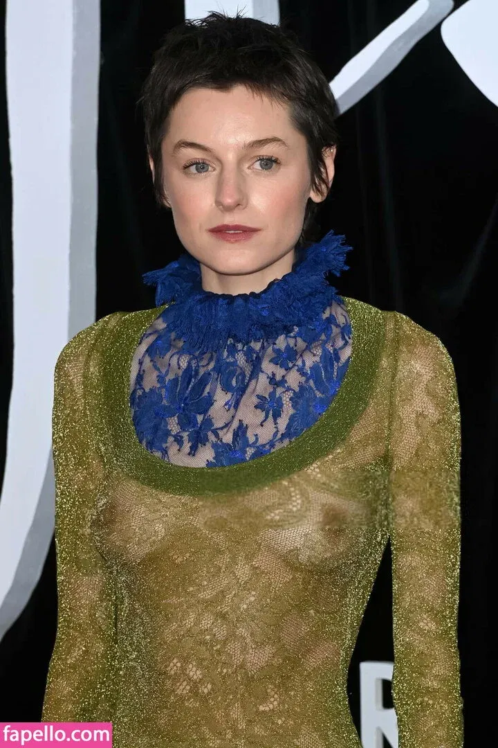 Emma Corrin Onlyfans Photo Gallery 