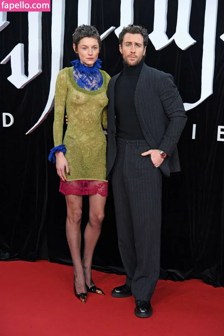 Emma Corrin Onlyfans Photo Gallery 