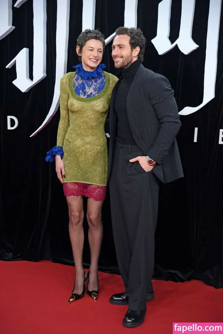 Emma Corrin Onlyfans Photo Gallery 